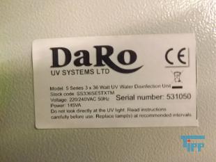 UV-Bestrahlung:
Hygienisierungsverfahren fr Abwsser mit UV-Strahlen  und Desinfektionsverfahren u.a. fr Trinkwasser.

Quecksilberdampfstrahler unterschiedlicher Dampfdrcke senden UV-Strahlen in verschiedenen Lngen aus. Die Strahlen von 253,7 nm haben eine inaktivierende Wirkung. Die Primrschdigung der Mikroorganismen bei der UV-Bestrahlung beruht auf einer fotochemischen Vernderung der Nukleinsuren, die eine Zellteilung verhindert.
Voraussetzungen fr eine wirksame UV-Anlage ist eine definierte Bestrahlungsdosis von mind. 25 mJ cm-2, die sich errechnet aus der Bestrahlungsstrke als Funktion der Schichtdicke und der Trbung des Wassers, und der Bestrahlungsdauer, (Verweilzeit der Zelle im UV-Licht) die aus der Durchflussgeschwindigkeit resultiert. Die Bestrahlungsstrke wird beeinflusst durch die unvermeidliche Verschmutzung des Quarzschutzrohres und der Lampenalterung, die mit jedem Einschalten fortschreitet. Der Verschmutzungsgrad wird teilweise durch mechanische Manahmen vermindert (Scheibenwischerprinzip), der Lampenalterung wird durch regelmiges auswechseln begegnet.

UV-Wasserdesinfektion gilt als wirksam und sicher und verndert weder den Geschmack, die Farbe noch den Geruch des Wassers. Das so behandelte Wasser gilt als bedenkenlos trink- oder gewerblich nutzbar.
Quelle: www.wasser-wissen.de
UV- Strahlung:
(ultraviolet radiation) Kurzform von ultravioletter Strahlung. Es handelt sich um eine Strahlung mit der Wellenlnge von 0.001m bis 0.4m.  Fr das Leben auf der Erde sind die EUV- und die UVC-Strahlen der Sonne schdlich, werden aber von der Atmosphre absorbiert.
Im Bereich der Wasser/Abwasserbehandlung werden UV-Strahlen technisch zur UV-Bestrahlung genutzt.
Quelle: www.wasser-wissen.de