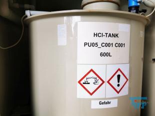 Dosierstation:

Dosierstationen sind wesentliche Anlagenteile in industriellen wie auch kommunalen Klranlagen. Sie dienen zur Fllungsmitteldosierung bei der Phosphatelimination oder zur Dosierung von Chemikalien (Wasserstoffperoxid, Natronlauge, Salzsure, Zitronensure etc.) fr die Reinigung der eingesetzten Membranen. 
Quelle: www.wasser-wissen.de