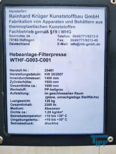 Behandlungsbehlter dienen zur  Vorbehandlung von u.a. Teilstrmen des anfallenden Abwassers mit dem Ziel einer optimierten nachfolgenden Endbehandlung der Gesamtabwassermenge. Eine solche Chargenbehandlung kann z.B. in einer Vor-Oxidation, Neutralisation oder auch Vergleichmigung von konzentrierten Abwasserstrmen zur Endbehandlung bestehen.
Quelle: www.wasser-wissen.de