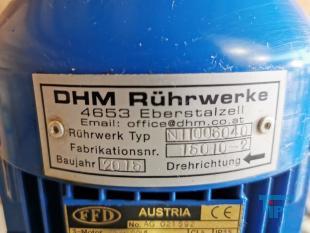 Dosierstation:

Dosierstationen sind wesentliche Anlagenteile in industriellen wie auch kommunalen Klranlagen. Sie dienen zur Fllungsmitteldosierung bei der Phosphatelimination oder zur Dosierung von Chemikalien (Wasserstoffperoxid, Natronlauge, Salzsure, Zitronensure etc.) fr die Reinigung der eingesetzten Membranen. 
Quelle: www.wasser-wissen.de