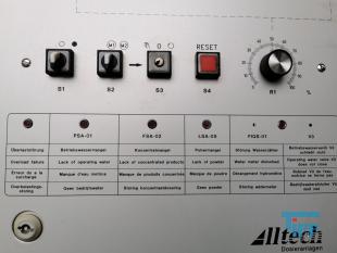 Dosierstation:

Dosierstationen sind wesentliche Anlagenteile in industriellen wie auch kommunalen Klranlagen. Sie dienen zur Fllungsmitteldosierung bei der Phosphatelimination oder zur Dosierung von Chemikalien (Wasserstoffperoxid, Natronlauge, Salzsure, Zitronensure etc.) fr die Reinigung der eingesetzten Membranen. 
Quelle: www.wasser-wissen.de