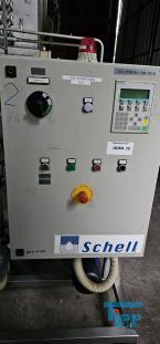 Verdampfer:
(evaporator) Verdampfer sind thermische Trennapparate zur Trennung von Komponenten aus einem Flssigkeitsgemisch mittels Verdampfung. Als Verdampfung wird der bergang einer Flssigkeit vom flssigen in den gas- bzw. dampffrmigen Zustand bezeichnet. 

Die Trennung kann dadurch erfolgen, dass die zu trennende Komponente verdampft und durch Kondensation zurck gewonnen wird (z.B. in einem Vakuumverdampfer) oder aber dadurch, dass ein gelster Stoff durch die Verdampfung des Lsemittels gewonnen werden soll (siehe auch Kristallisation). 
In der Regel werden zwei Grundprinzipien des Verdampfens unterschieden, die Oberflchenverdampfung und die Entspannungsverdampfung:

    * In Oberflchenverdampfern sind Heizraum und verdampfende Flssigkeit durch eine Wand getrennt, durch die die erforderliche Verdampfungswrme bertragen wird. Die Heizseite kann dabei ein Brennraum sein (z. B. Kraftwerkskessel) oder der Raum eines Wrmetauschers, in dem ein Wrmetrgermedium strmt.  
    * Im Gegensatz dazu wird bei der Entspannungsverdampfung (Flash-Verdampfung) ein flssiger Strom auf einen niedrigeren Druck gedrosselt. Dabei verdampft ein Teil der Flssigkeit, die sich dabei abkhlt. 

Je nach Anforderungen und bestehenden Bedingungen knnen diese Prozesse bei Umgebungsdruck, bei hheren Drcken oder auch im Vakuum (Vakuumverdampfer) erfolgen.

Der Gefahr der Ablagerung von Feststoffen auf den Heizflchen wird je nach Apparat mit unterschiedlichen Methoden entgegen getreten. Quelle:www.wasser-wissen.de
Eindampfung:
Die Eindampfung dient in erster Linie der Aufkonzentration von schwerflchtigen Bestandteilen im Rckstand. Dieses Verfahren ist immer dann einzusetzen, wenn die Abwasserinhaltstoffe mit Wasserdampf schwerflchtig sind. Bei leichtflchtigen Inhaltstoffen werden Strippverfahren gewhlt, bei denen gelste Gase aus Flssigkeiten mit Hilfe von Strippgasen (Dampf oder Inertgas) ausgetrieben werden. Bei der auch Gasphasenoxidation genannten Abwasserverbrennung werden in erster Linie organische Inhaltstoffe mit Sauerstoff chemisch oxidativ zerstrt und in CO2, H2O, SOx, NOx und Hx umgewandelt. Diese Verfahren gehren zu den technisch und energetisch aufwendigsten bei der Abwasserbehandlung. Extraktive Verfahren basieren darauf, dass mit organischen Lsungsmitteln Schadstoffe dem Abwasser entzogen werden. Die vier Phasen dieser Vorgnge sind:

 Durchmischung - Phasentrennung - Aufbereitung des Extraktes 

Weiterbehandlung des Abwassers

Bei den destillativen Verfahren werden Inhaltstoffe aus dem Abwasser thermisch ausgetrieben. Diese partielle Verdampfung bei erhhten Temperaturen basiert auf dem Henry-Daltonschen Gesetz. Gelste Gase werden mit Hilfe von Strippmedien (Luft, Dampf) aus Abwssern ausgetrieben. Quelle: www.wasser-wissen.de