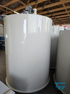 CP-Anlage: chemisch-physikalische Behandlungsanlage; chemisch-physikalische Behandlung: (chemical wastwater treatment) Allgemeine Bezeichnung fr Verfahren der Abwasserbehandlung mit dem Einsatz von Chemikalien z.B. Fllung, Flockung oder Neutralisation. Durch chemische Verfahren werden  Abwasserinhaltsstoffe in eine Form berfhrt, in der sie z.B. mechanisch  getrennt werden knnen. Da auch biologisch abbaubare Verbindungen durch chemische Verfahren beeintrchtigt werden, hat deren Einsatz eine direkte Auswirkung auf eine ggf. nachgeschaltete biologische Abwasserreinigung. 
Ein weiteres Verfahren der chemischen Abwasserbehandlung ist die Oxidation von Wasserinhaltsstoffen mit Wasserstoffperoxid. Quelle:www.wasser-wissen.de
Fllungsanlage

Der Betrieb einer Fllungsanlage bietet sich in Fllen von mit Schwermetallen belastetem Abwasser an. Insbesondere fr die separate Behandlung von belasteten Abwasserteilstrmen  sind Fllungsanlagen bewhrt, um die Einhaltung von Einleitergrenzwerten zu gewhrleisten. In Abhngigkeit von der Reinigungsleistung ist ein erneuter Einsatz des Wassers in der Produktion erreichbar. Quelle: www.wasser-wissen.de
Flockungsanlage

Eine Flockungsanlage ist ein System zur Zudosierung von Flockungsmittel. In der Abwasserbehandlung werden diese Anlagen zur Vernderung der Oberflchenspannung eingesetzt, was im Abwasser zur Bildung groer Feststoffpartikel (Flocken) fhrt. Diese sedimentieren leicht und lassen sich gut abfiltrieren, wodurch klares Wasser erhalten werden soll.

Flockungsanlagen gibt es in unterschiedlichen Ausfhrungen:
als handgesteuerte Einkammeranlage, zweistufige Flockungsanlage oder auch vollautomatische Dreikammeranlage.
Quelle: www.wasser-wissen.de
