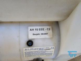 CP-Anlage: chemisch-physikalische Behandlungsanlage; chemisch-physikalische Behandlung: (chemical wastwater treatment) Allgemeine Bezeichnung fr Verfahren der Abwasserbehandlung mit dem Einsatz von Chemikalien z.B. Fllung, Flockung oder Neutralisation. Durch chemische Verfahren werden  Abwasserinhaltsstoffe in eine Form berfhrt, in der sie z.B. mechanisch  getrennt werden knnen. Da auch biologisch abbaubare Verbindungen durch chemische Verfahren beeintrchtigt werden, hat deren Einsatz eine direkte Auswirkung auf eine ggf. nachgeschaltete biologische Abwasserreinigung. 
Ein weiteres Verfahren der chemischen Abwasserbehandlung ist die Oxidation von Wasserinhaltsstoffen mit Wasserstoffperoxid. Quelle:www.wasser-wissen.de
Fllungsanlage

Der Betrieb einer Fllungsanlage bietet sich in Fllen von mit Schwermetallen belastetem Abwasser an. Insbesondere fr die separate Behandlung von belasteten Abwasserteilstrmen  sind Fllungsanlagen bewhrt, um die Einhaltung von Einleitergrenzwerten zu gewhrleisten. In Abhngigkeit von der Reinigungsleistung ist ein erneuter Einsatz des Wassers in der Produktion erreichbar. Quelle: www.wasser-wissen.de
Flockungsanlage

Eine Flockungsanlage ist ein System zur Zudosierung von Flockungsmittel. In der Abwasserbehandlung werden diese Anlagen zur Vernderung der Oberflchenspannung eingesetzt, was im Abwasser zur Bildung groer Feststoffpartikel (Flocken) fhrt. Diese sedimentieren leicht und lassen sich gut abfiltrieren, wodurch klares Wasser erhalten werden soll.

Flockungsanlagen gibt es in unterschiedlichen Ausfhrungen:
als handgesteuerte Einkammeranlage, zweistufige Flockungsanlage oder auch vollautomatische Dreikammeranlage.
Quelle: www.wasser-wissen.de
